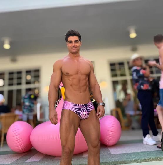 Styles of Sexy Male Swimwear Are Trending 1