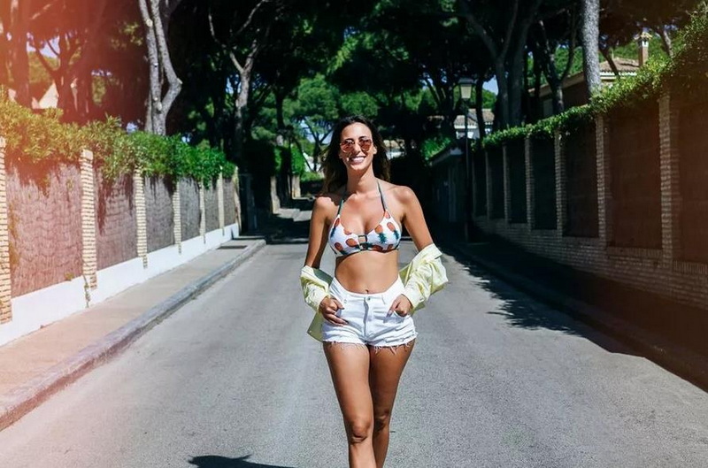 Do Women Not Wear Bikini Tops in Spain 2
