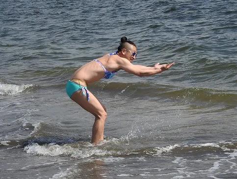 How Do Men Feel About Wearing Female Swimsuits 3