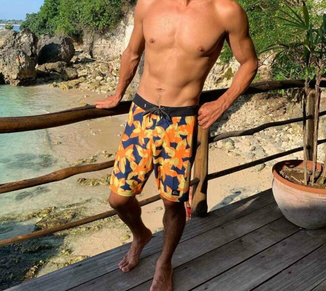 How to Recreate a Classic Swimwear Look for Men