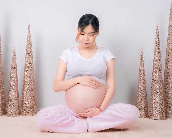 Pregnant Women Get A Bikini Wax
