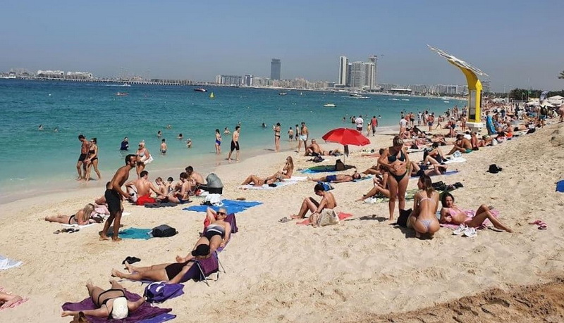 Women Wear Bikinis in Dubai 1