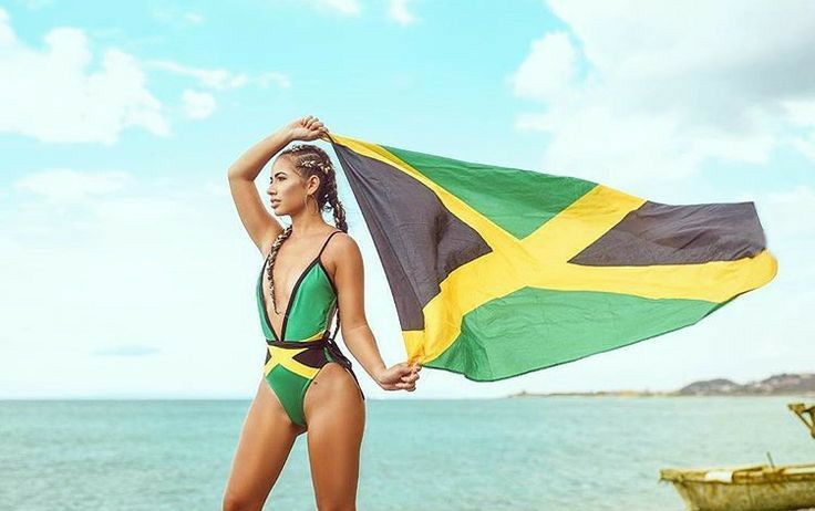 What Are the Top Japanese Swimsuit Fashion Trends for Women