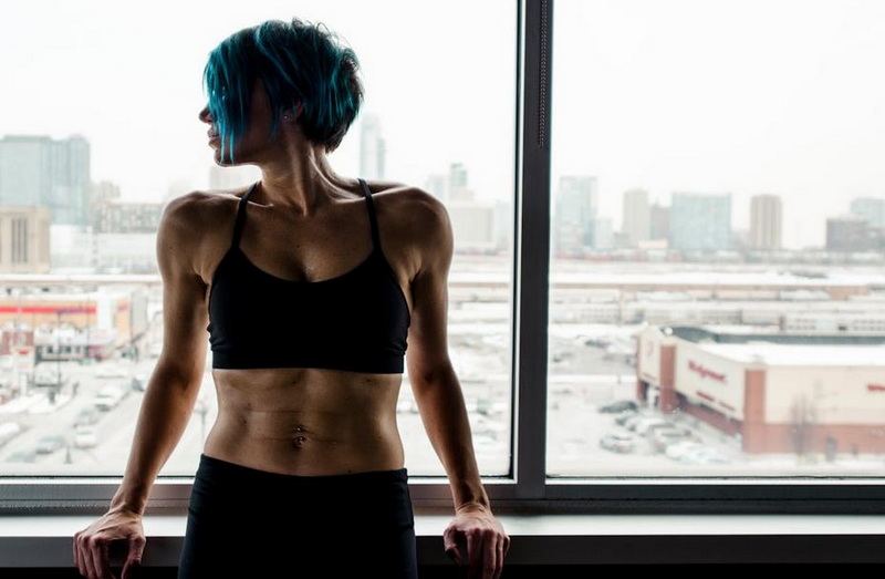 How To Get Abs After 40 Woman in Gold Bikini