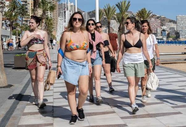 Do Women Not Wear Bikini Tops in Spain